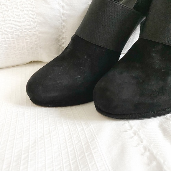 Stuart WEITZMAN BLACK SUEDE LARGE FRONT STRAP COVERED HEELS - 8 - Picture 5 of 9